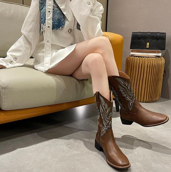

star same style western cowboy boot women in spring and autumn 2023 new embroidered v-mouth cavalry boots square head middle sleeve boots wo, Black
