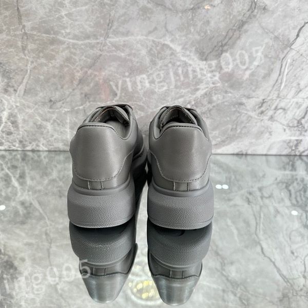 

2023 new casual shoes triple sole trainers old dad shoe sneaker black crystal bottom men womens trendy and fashionable superior shoe xsd2211