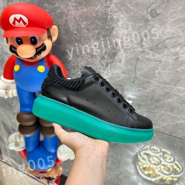 

new luxury casual shoes triple sole trainers old dad shoe sneaker black crystal bottom men womens trendy and fashionable superior shoe xsd22