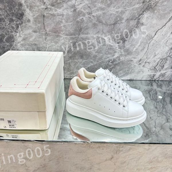 

luxurys designer woman shoes leather lace up men fashion platform oversized sneakers white black mens womens alexanders xsd221101