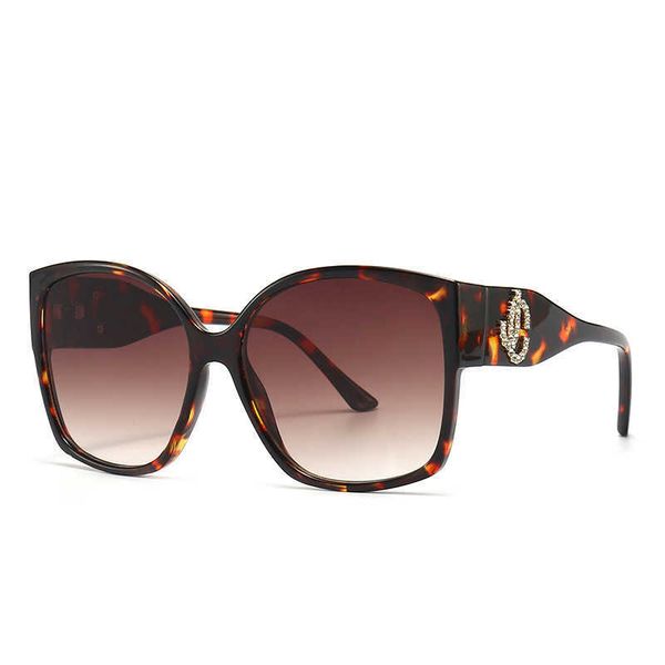 

2802 square pendant metal inlaid modern sunglasses fashion street p ins sunglasses women, White;black