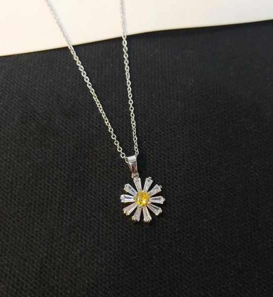

pendant necklaces korean simple fresh cubic zircon daisy pendants for women fashion spring summer silvery cute flower choker8892820, Silver