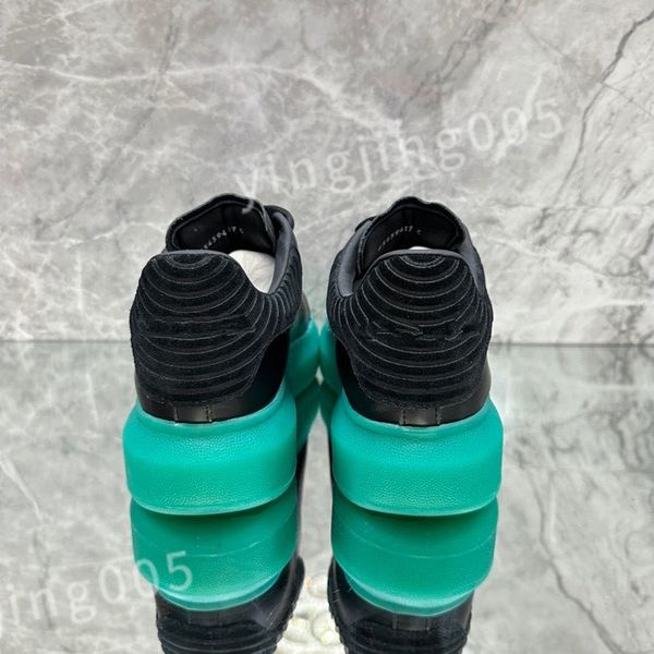

2023 new luxury casual shoes triple sole trainers old dad shoe sneaker black crystal bottom men womens trendy and fashionable superior shoe