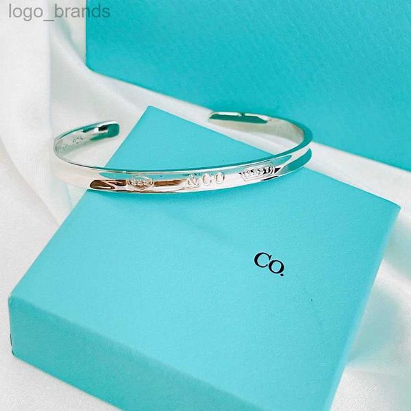 

luxury designers bracelet gold bracelet for women stamp engraving letter bracelet fashion elegant jewelry gift birthday gift very beautiful, Black