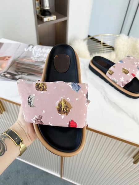 

2023 new style slippers sandal sliders macaron thick bottom non-slip soft bottom fashion house slipper women wear 0709, Black