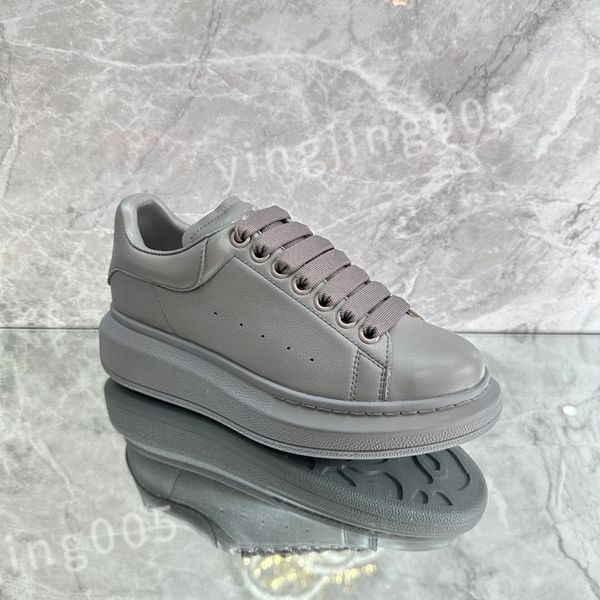 

2023 new casual shoes triple sole trainers old dad shoe sneaker black crystal bottom men womens trendy and fashionable superior shoe xsd2211