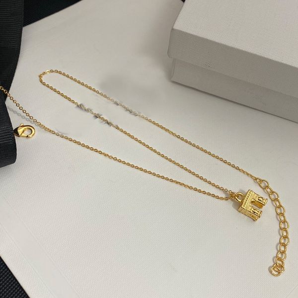 

jewelry custom 18k rose gold small skirt necklace needlework chalcedony white fritillaria inlaid diamond collarbone, Silver