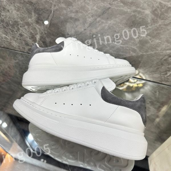 

r woman shoe leather lace up men fashion platform oversized sneakers white black mens womens alexanders xsd221101