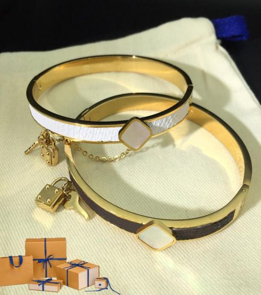 

classic designer bracelets for women flowers lock bracelet ladies bangle fashion street jewelry gift with box7658746, Black