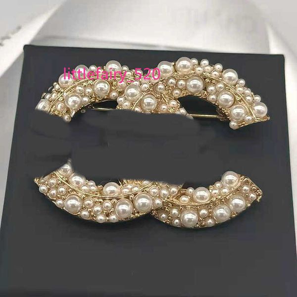 

pins brooches luxury designer pearl brooches fashion mens womens brand double letter pendant brooche sweater suit brought pin clothing jewel, Gray