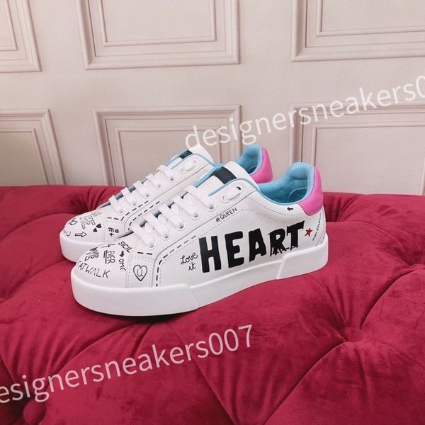 

2023 new couple casual sports shoes men's bread shoes combination fashion brand versatile board shoes women's trend hc210426, Black