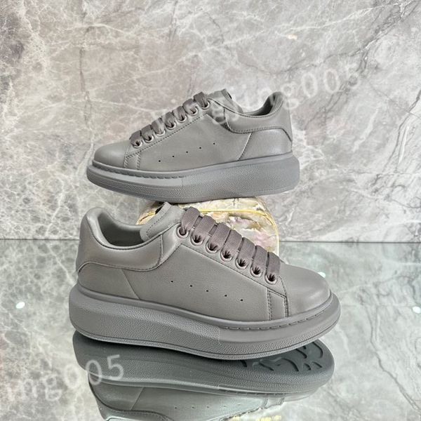 

2023 casual shoes triple sole trainers old dad shoe sneaker black crystal bottom men womens trendy and fashionable superior shoe xsd221102