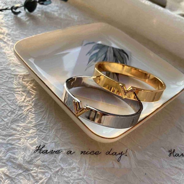 

titanium steel bangle women love designer bracelets silver rose gold bangles v letter color narrow bracelet fashion jewelry lady party gifts, Black