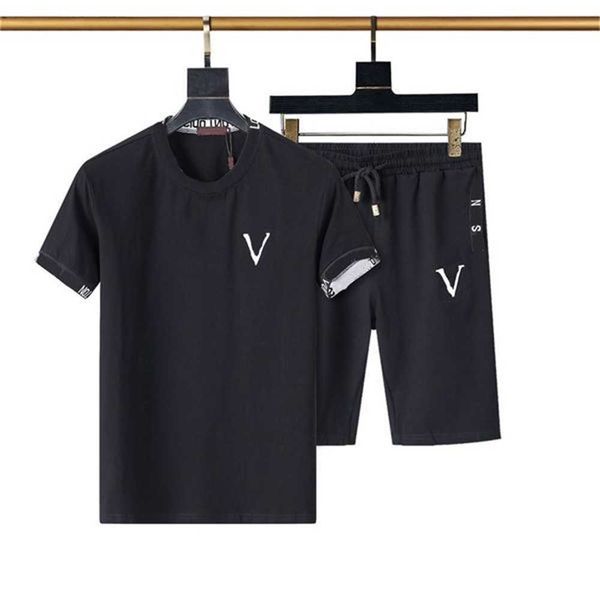 

2023 men's tracksuits outfits new pattern designers summer suits t shirt seaside holiday shirts shorts sets 3b0r mzki, Gray