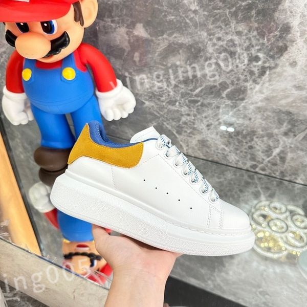 

2023 luxury designer woman shoes leather lace up men fashion platform oversized sneakers white black mens womens alexanders xsd221101