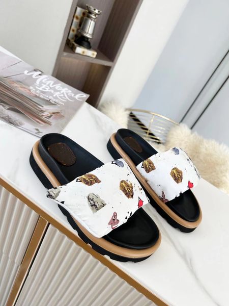 

2023 new style slippers sandal sliders macaron thick bottom non-slip soft bottom fashion house slipper 0709, Black