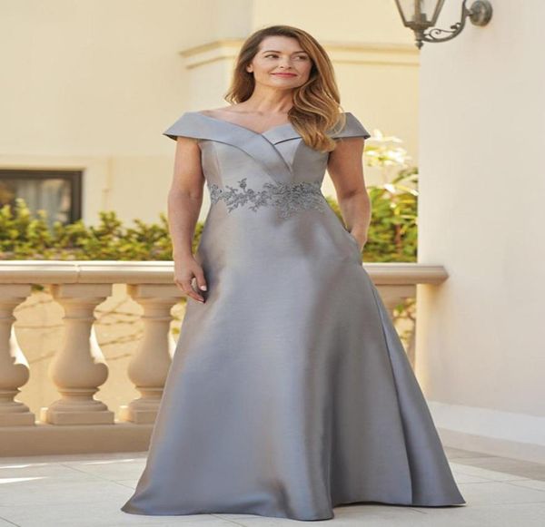 

generous capped v neck silver satin mother of the bride dresses with applique zipper back wedding party evening gowns3865621, Black;red