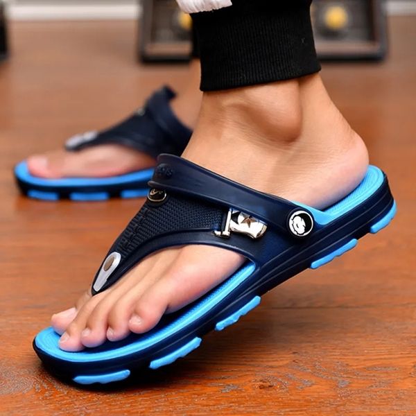 

sandals 2023 men's flip flops beach slippers sandals summer flat shoes antiskid fashion designer rubber casual 230712, Black