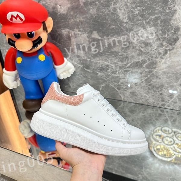 

2023 new fashion shoes the four seasons sneakers lace-up canvas trainers embroidery street style stars patches size 35-46 xsd221105, Black