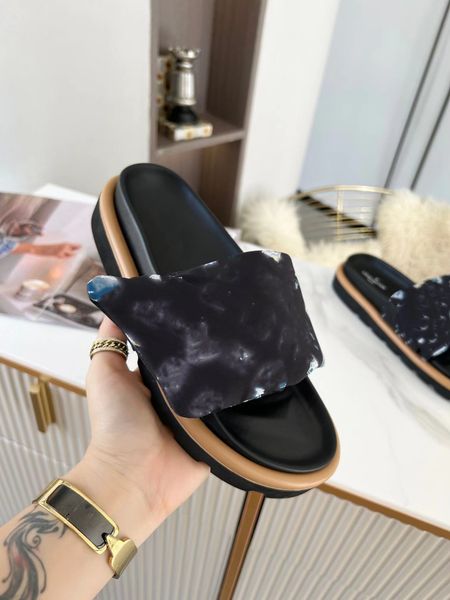 

luxury sandals shoes calfskin leather women slippers slip on beach slide flats palladium-plated kelly 0709, Black