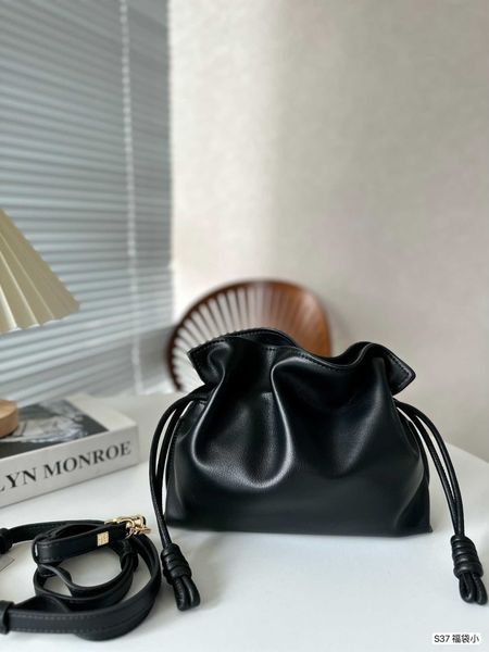 

flamenco spain bags beach loewz girl classical designer bag 2023 headfelt cowhide mini small bucket drawstring leather crossbody shoulder wo