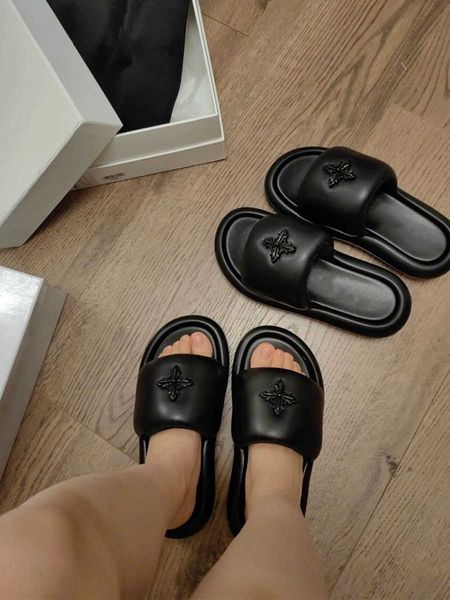 

upgraded version of trendy brand smfk black balloon cross flower for summer new wear thick sole bread slippers