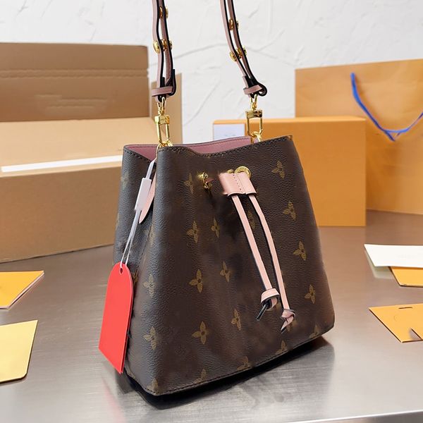 

2023 fashion elegant stlye bumbag designer and luxury women bags travelling stylish round totes cake ladys bag