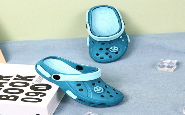 

summer 2020 new childrens hole shoes baby soft bottom baotou sandals and slippers boys and girls non slip beach shoes kids slipper6729363, Black;grey