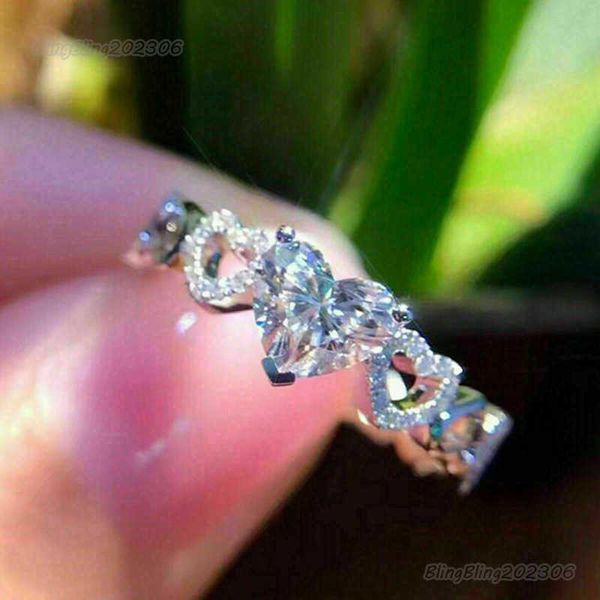 

blingbling vvs moissanite ring 100% 925 sterling ring designer small fresh hand decoration simple fashion heart to heart ring valentine&#039, Silver