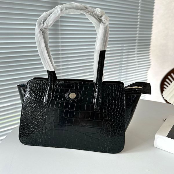 

fashion high-end luxury cowhide quality cool low large capacity commuter leisure bag 30x21