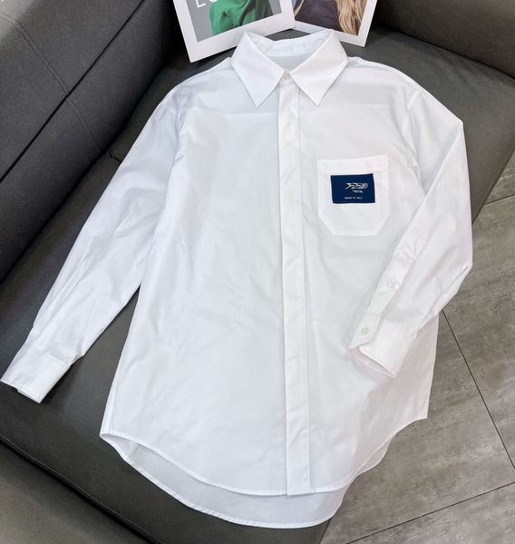 

2023 design women's lapel letter pattern pocket shirts women long sleeve casual single breasted loose blouse, White