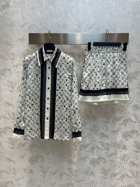 

luxury fashion women's two piece shorts tracksuits lapel long sleeve pocket print blouse and high waist shorts suit 2023, White