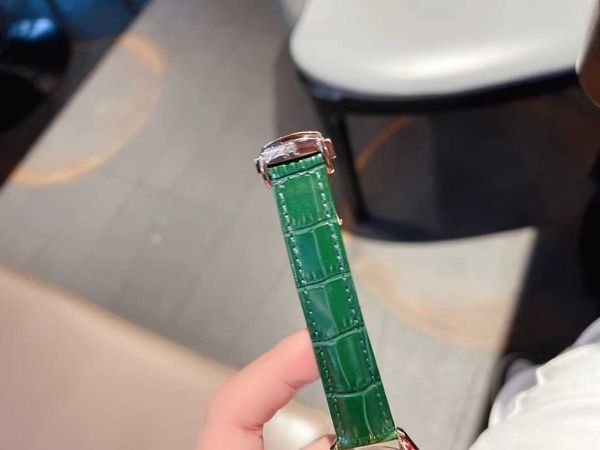 

designer elegant women wrist watch speedmaster watches qvep quartz movement iced out diamond bezel leather strap prx uhr perfect gift with b, Slivery;golden