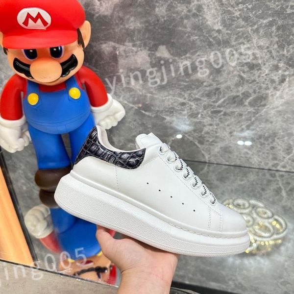 

2023 luxurys fashion shoes the four seasons sneakers lace-up canvas trainers embroidery street style stars patches size 35-46 xsd221105, Black