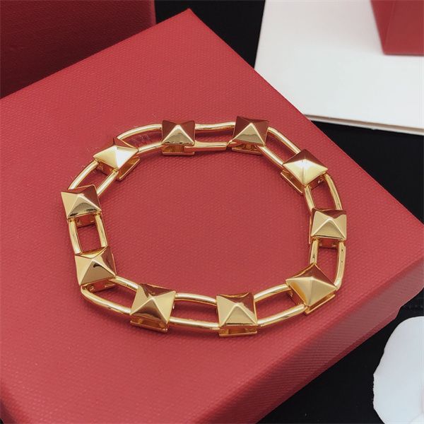 

woman charm bracelets letter v gold metal chain bracelet designer pearl luxury vlogo jewelry women 92, Golden;silver