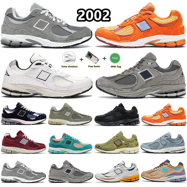 

designer b2002r mens woman running shoes protection pack black white grey navy incense suede red green camo navy blue 2002r sports trainers