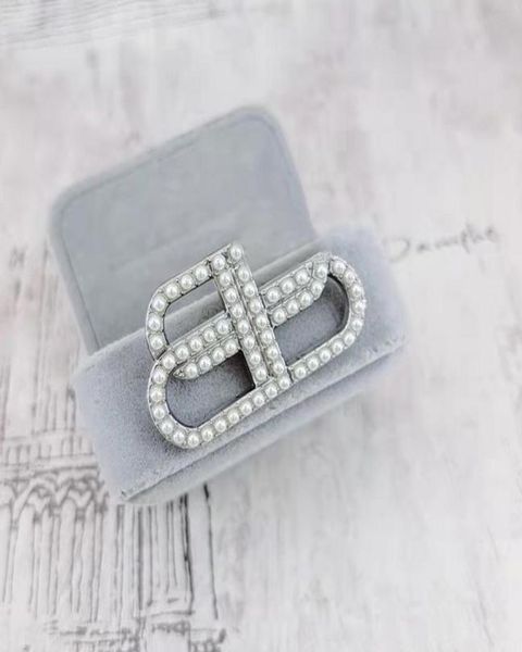 

women letter b brooch silver gold pearl rhinestone letters brooches suit lapel pin fashion jewelry accessories7018284, Gray