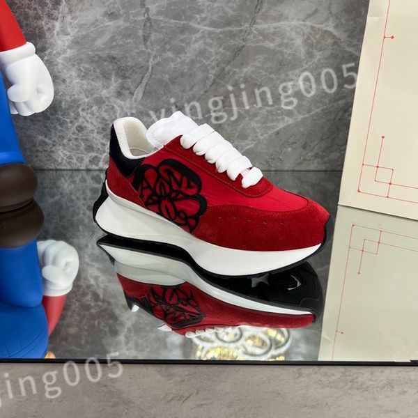 

2023 luxury designer sneakers calfskin casual shoes reflective shoes vintage trainers sneaker leisure shoe platform lace-up xsd221109, Black