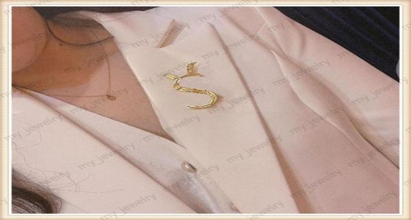 

2022 womens designers brooch celtic style broochs ladies luxurys breastpin brand fibula highgrade jewelry classics accessories wi14394884, Gray