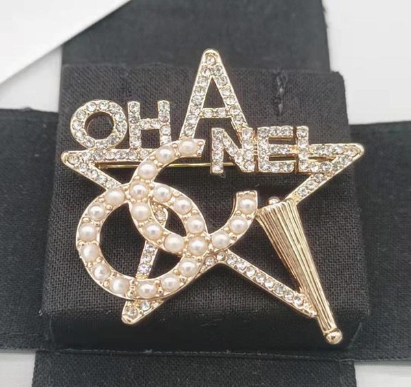 

classic brand luxury desinger brooch women star inlay crystal rhinestone pearl letters brooches suit pin fashion jewelry clothing 4440419, Gray