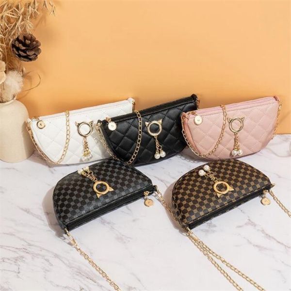 

summer new fashion dot women's bag lingge pearl pendant one shoulder crossbody bag, Black
