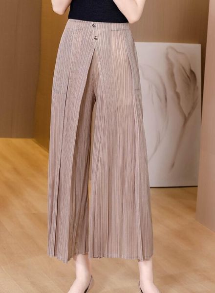 

2023 luxury new issey casual wide leg pants fashionable and fashionable high waist drop pleated pants, Black;white