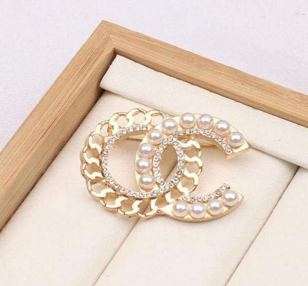 

luxury women designer brand letter brooches 18k gold plated inlay crystal rhinestone jewelry brooch charm hollow pearl pin marry w5435258, Gray