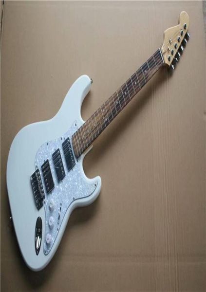 

rosewood fingerboard electric guitar with white pearl pickguardreverse headstockchrome hardware3 pickupscan be customized4029931