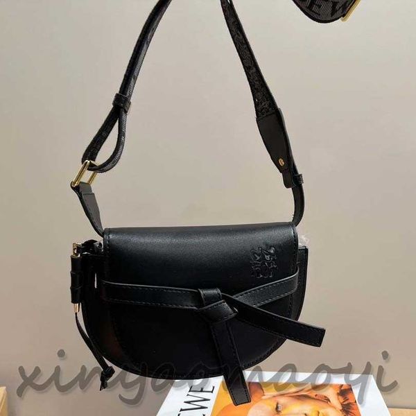 

luxury shoulder bag for men and women designer underarm bag crossbody bag small saddle bag classic logo casual fashion light and comfortable