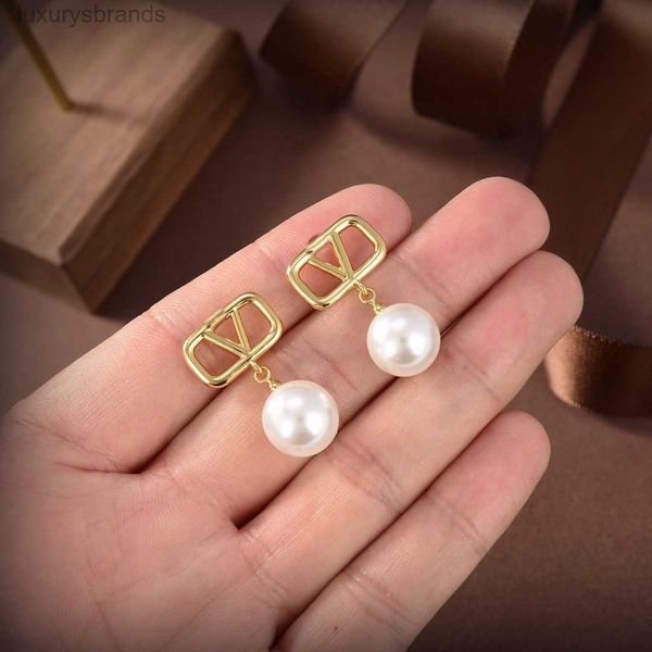 

earrings designer for women stud luxury gold heart shape pearl crystal gold double v letter 925s silver jewelry classic 1594123, Golden;silver