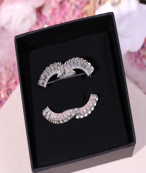 

2022 charm brooch with crystal diamond in platinum plated for women wedding jewelry gift have box stamp ps4218a7602422, Golden