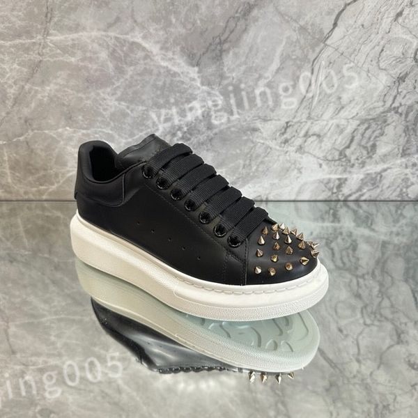 

2023 outdoor running shoes designer fashion platform sneakers for women mens leather black white alexander walking sport xsd221123