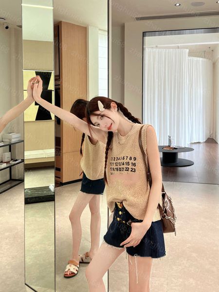 

23ss womens designer clothing womens knits round neck textured figure printing knit vest womens clothes, White