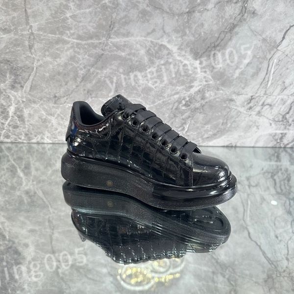 

2023 luxurys casual alexander shoes chaussures triple pale lace up alexander sneaker men platform womens trainers size 35-46 xsd221115, Black